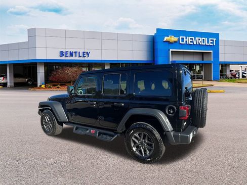 Used 2025 Jeep Wrangler Sport S image 3