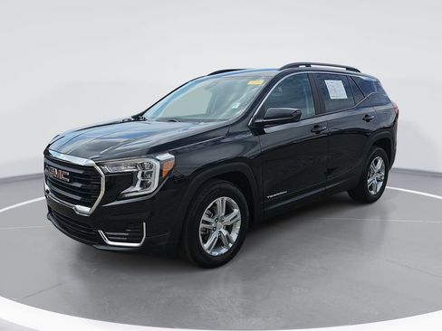 Used 2023 GMC Terrain SLE w/ Driver Convenience Package FWD image 9
