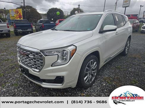 Used 2022 GMC Terrain Denali w/ LPO, Floor Liner Package image 1