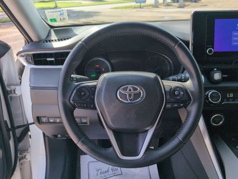 Used 2023 Toyota Venza LE AWD/4WD image 16