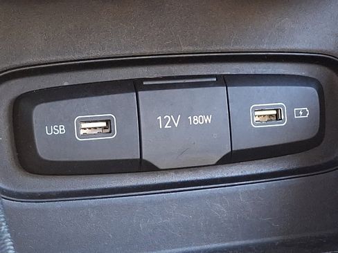 Used 2022 Hyundai Venue SEL image 24