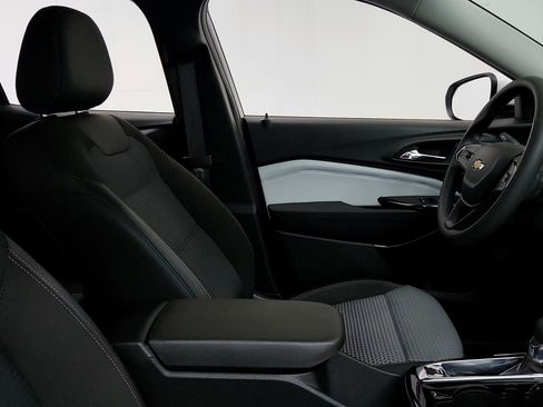 Used 2024 Chevrolet Trax LT FWD image 29