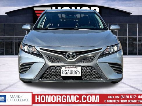 Used 2020 Toyota Camry SE w/ Convenience Package FWD image 2