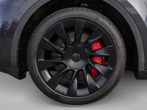 Used 2024 Tesla Model Y Long Range image 9