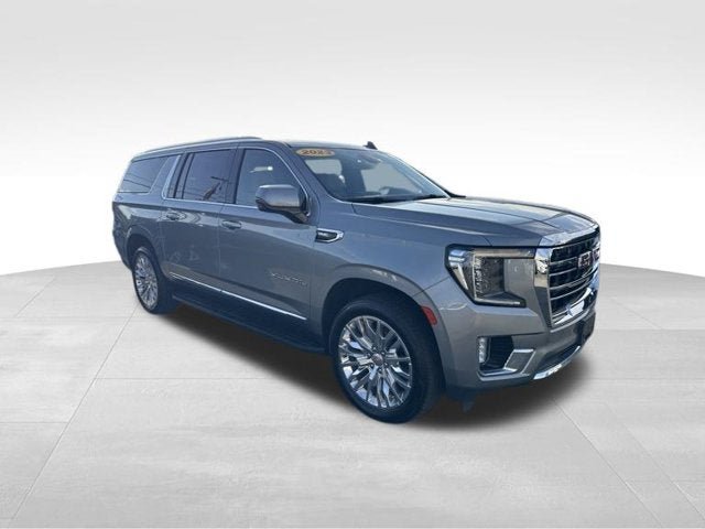 Used 2023 GMC Yukon XL SLT w/ SLT Premium Package AWD/4WD image 3