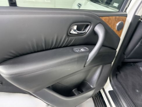 Used 2024 Nissan Armada SL w/ Captain's Chairs Package image 27