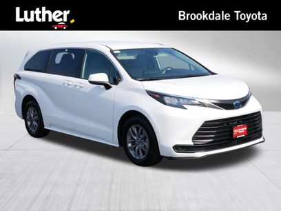 Certified 2025 Toyota Sienna LE