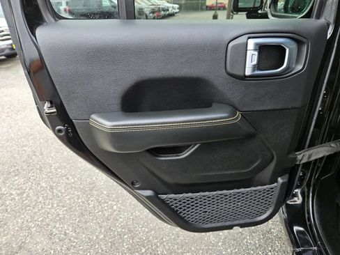 Used 2024 Jeep Wrangler Unlimited Sahara AWD/4WD image 19