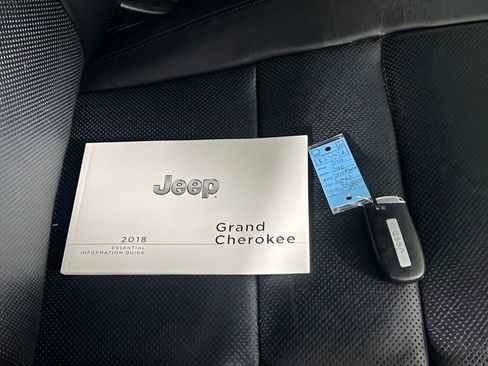 Used 2018 Jeep Grand Cherokee Summit AWD/4WD image 17