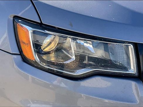 Used 2021 Jeep Grand Cherokee Limited w/ Luxury Group II image 27