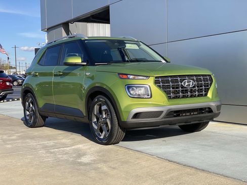 Used 2023 Hyundai Venue SEL image 2