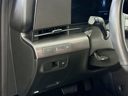 Used 2025 Hyundai Kona SEL image 17