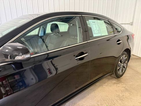 Used 2016 Toyota Avalon XLE Premium FWD image 7