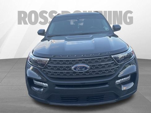 Used 2024 Ford Explorer XLT w/ Equipment Group 202A RWD image 2