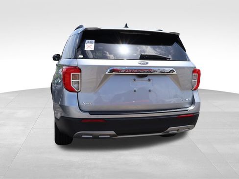 Used 2024 Ford Explorer XLT w/ Equipment Group 202A AWD/4WD image 19