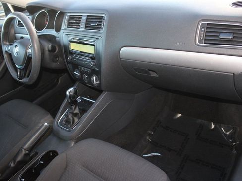 Used 2015 Volkswagen Jetta SE image 29