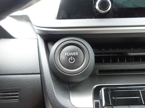 Used 2023 Toyota Prius LE FWD image 18
