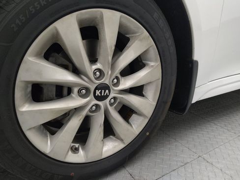 Used 2018 Kia Optima LX w/ 17" Alloy Wheels Package FWD image 31