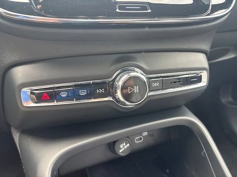 Used 2023 Volvo XC40 Recharge Ultimate AWD/4WD image 14