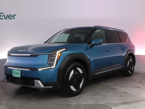 Used 2024 Kia EV9 Wind AWD/4WD image 2