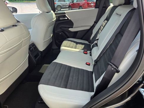 New 2025 Mitsubishi Outlander SE image 12