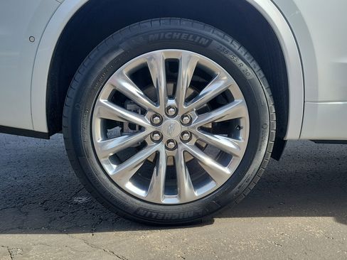 Used 2023 Cadillac XT6 Premium Luxury w/ Technology Package image 6