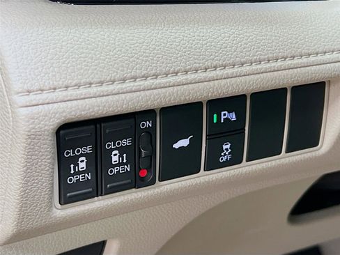 New 2026 Honda Odyssey Touring image 19