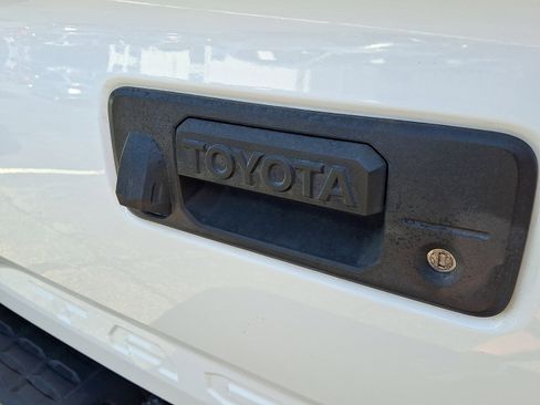Used 2020 Toyota Tacoma TRD Off-Road w/ Technology Package AWD/4WD image 31