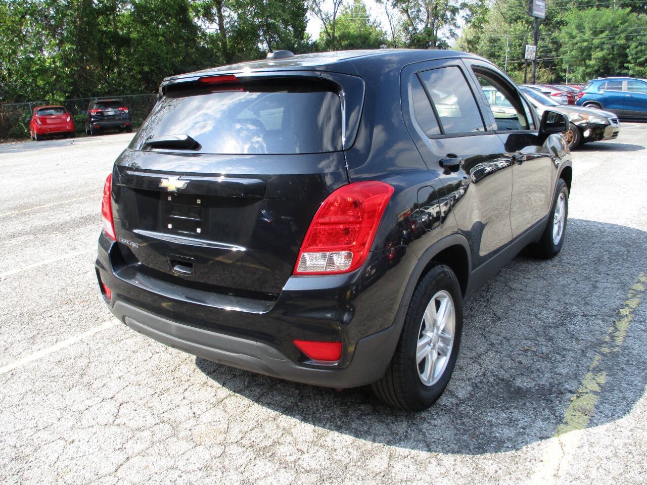 Used 2017 Chevrolet Trax LS w/ Fleet Convenience Package AWD/4WD image 3