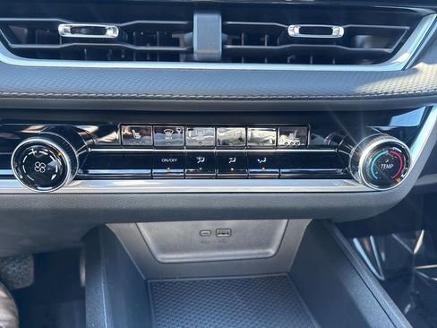 Used 2026 Chevrolet Equinox LT w/ Midnight Edition image 27