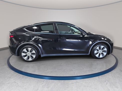 Used 2022 Tesla Model Y Long Range AWD/4WD image 4