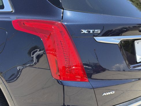 Used 2017 Cadillac XT5 Platinum AWD/4WD image 8