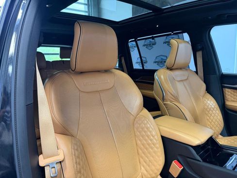 Used 2021 Jeep Grand Cherokee L Summit w/ Luxury Tech Group V AWD/4WD image 35