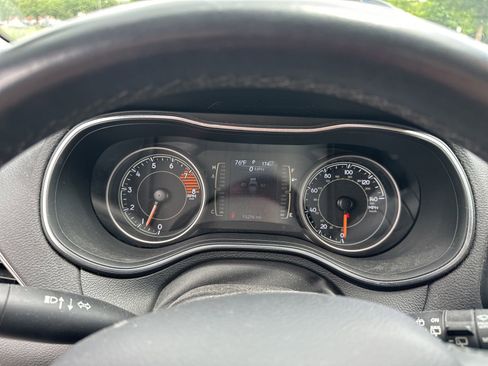 Used 2019 Jeep Cherokee Latitude Plus w/ Cold Weather Group AWD/4WD image 8