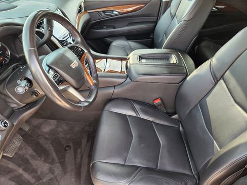 Used 2020 Cadillac Escalade ESV Premium Luxury image 14