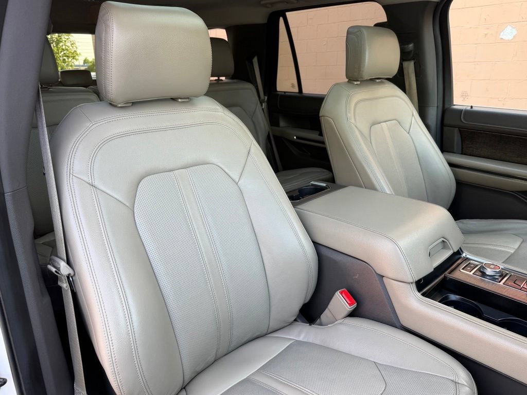 Used 2018 Ford Expedition Limited w/ Equipment Group 302A AWD/4WD image 23