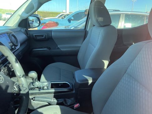 Used 2022 Toyota Tacoma SR w/ SR Convenience Package image 12