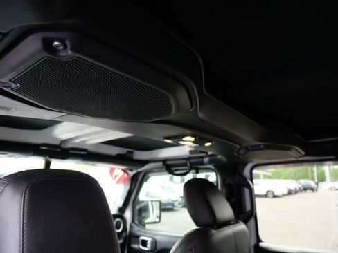 Used 2019 Jeep Wrangler Unlimited Sahara AWD/4WD image 25