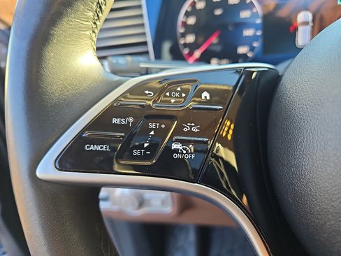 Used 2024 Mercedes-Benz GLE 350 4MATIC w/ AMG Line Exterior image 23