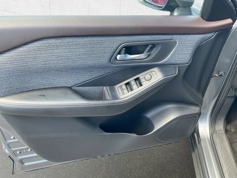 Used 2023 Nissan Rogue SV AWD/4WD image 26