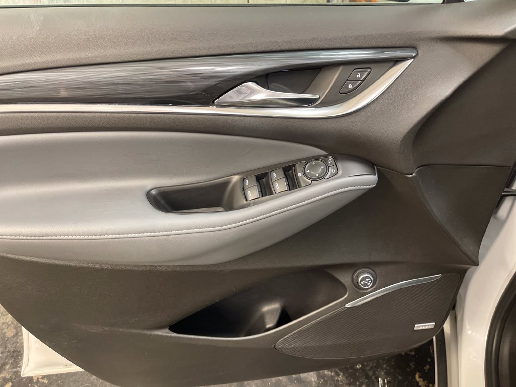 Used 2021 Buick Enclave Essence w/ Sound and Sites Package AWD/4WD image 14