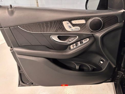 Used 2018 Mercedes-Benz GLC 300 4MATIC image 15