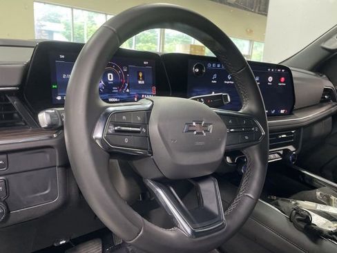 Used 2025 Chevrolet Suburban Z71 AWD/4WD image 14