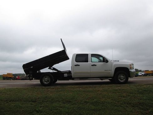 Used 2007 Chevrolet Silverado 2500 LT w/ 2LT Convenience Package AWD/4WD image 4