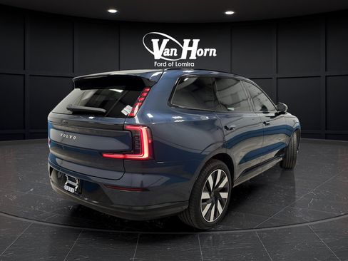 Used 2025 Volvo EX90 Ultra AWD/4WD image 3