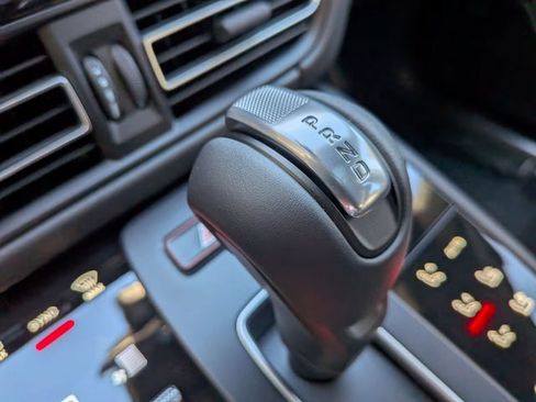 Certified 2026 Porsche Macan AWD/4WD image 21