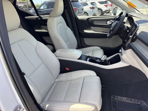 Used 2023 Volvo XC40 B5 Ultimate AWD/4WD image 25