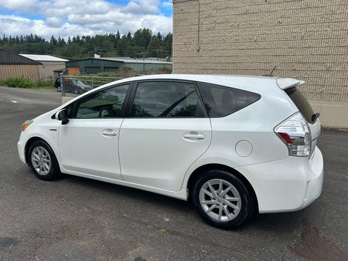 Used 2013 Toyota Prius V Three FWD image 7