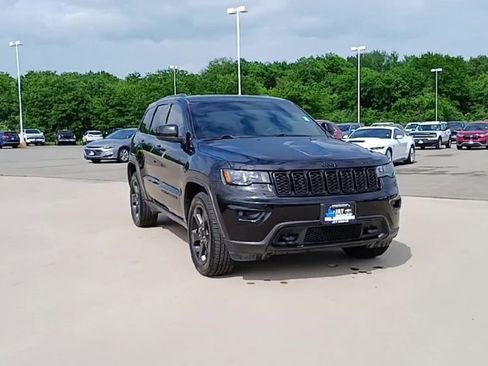 Used 2021 Jeep Grand Cherokee Freedom Edition RWD image 2