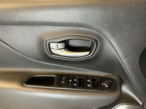 Used 2023 Jeep Renegade Latitude AWD/4WD image 18